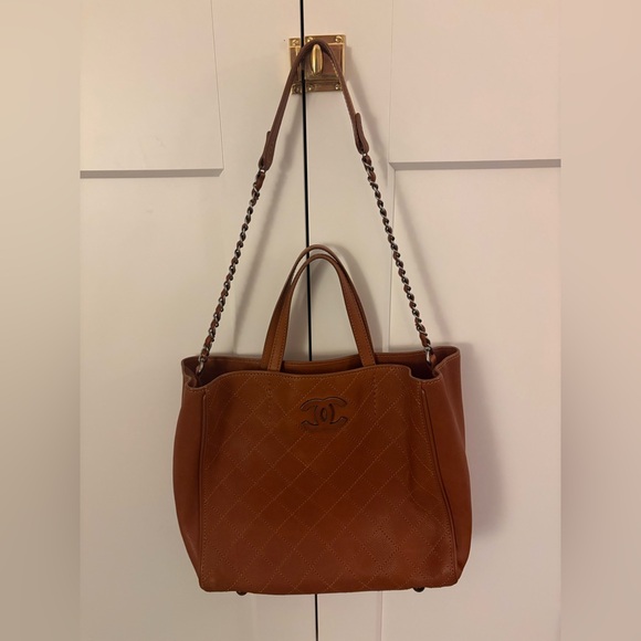 Chanel Neo Soft Shopping Tote - Picture 9 of 10